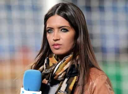 La bella comunicadora Sara Carbonero, novia del guardameta español Iker Casillas, fue invitada a posar al desnudo para la revista Playboy.
