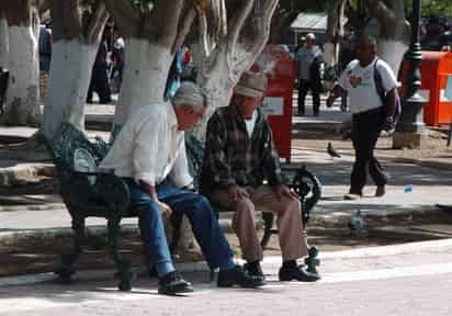 Palabras. Especialistas dicen que es necesaria una iniciativa de Ley para que se respete el tope de 25 salarios en las pensiones.  ARCHIVO