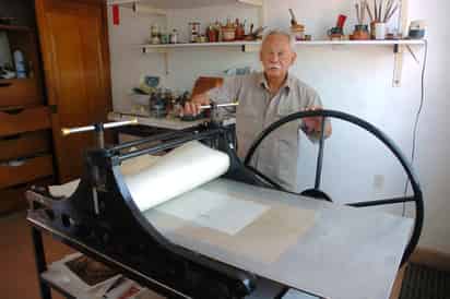 Un coahuilense. El artista Jorge Chuey es considerado en la Escuela Nacional de Artes Plásticas de la UNAM como el Decano del Dibujo en el país, su trayectoria lo ha hecho un referente de la plástica nacional. EL SIGLO DE TORREÓN / ÉRICK SOTOMAYOR