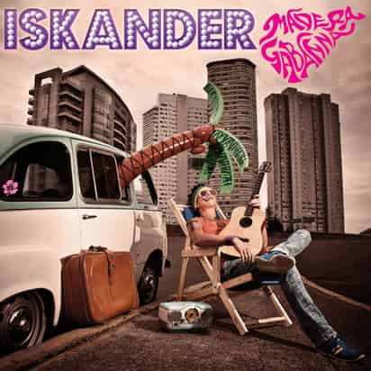 Inspirado. Luego de darse a conocer con el material Fresas con Vodka, Iskander regresa con Madera Gabanna.