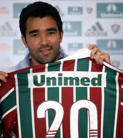 El futbolista luso-brasileño Deco se enfundó hoy la camiseta del Fluminense y dijo que eligió este club porque tiene un 'proyecto serio' con el que podrá ser 'campeón' de la Liga brasileña y ganar otros títulos.