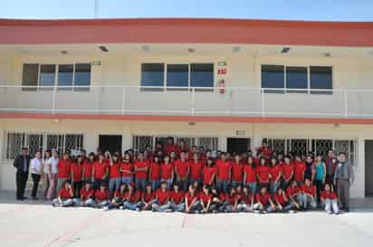 Clases. Alumnos del Colegio Obregón están dispuestos a tener los mejores resultados académicos.  EL SIGLO DE TORREÓN / SERGIO REYES