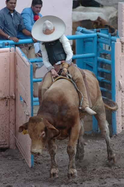 Hoy se celebrará una charreada amistosa con los equipos El Porvenir Chihuahua, Alacranes de Durango y  Charros La Laguna. Charreada amistosa hoy en GP