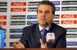 Néstor de la Torre deja de ser director de selecciones nacionales, luego del conflicto con los jugadores mexicanos.