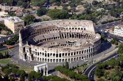 Los hipogeos o subterráneos del Coliseo, donde hace dos milenios se alojaban gladiadores y animales feroces antes de participar en los espectáculos, fueron hoy abiertos al público por primera vez en la historia. (EFE)
