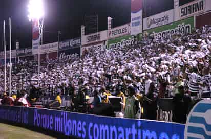 El público disfrutó cada momento de aquel uno de noviembre de 2009, fecha en la que se jugó el último partido en el viejo Estadio Corona. (Archivo)