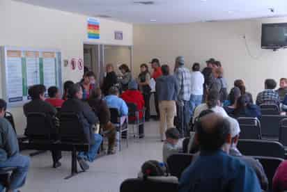 IMSS. Sólo casos graves deben ser atendidos en las áreas de Urgencias de los hospitales del IMSS.  EL SIGLO DE TORREÓN / FERNANDO COMPEÁN