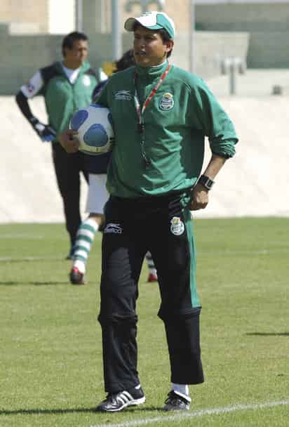 Salvador Reyes admitió que siente esa ansiedad por debutar en el banquillo del Tricolor, el 9 de febrero, en el Georgia Dome de Atlanta. (Archivo)