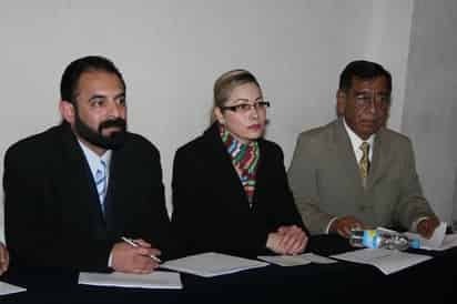 Explicación. Los jueces Rafael Bawid, Catalina Ochoa y Netzahualcoyotl Zúñiga en conferencia de prensa.  EL UNIVERSAL