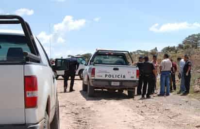 Hallazgo. El cuerpo sin vida del ganadero Javier Sarabia fue encontrado a varios metros de distancia de la cinta asfáltica de la carretera a México. Fue una llamada anónima la que alertó a los policías.