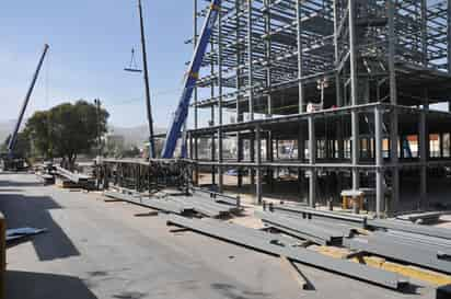 Irregular. Regidores del PAN hicieron un recuento de las diversas anomalías que se cometieron en el tema de la Gran Plaza, obra que se realiza en el Centro de Torreón.  EL SIGLO DE TORREÓN / SERGIO REYES