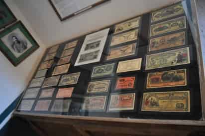 Colección. En el recinto se muestran billetes y bonos de Durango y Chihuahua utilizados durante la época de la Revolución.