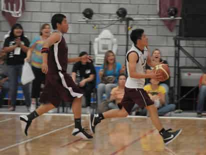 La UANE Saltillo venció en la final de basquetbol varonil Mayor a Osos de la UANE Torreón por marcador de 43 a 34 puntos en los Inter UANE 2011.