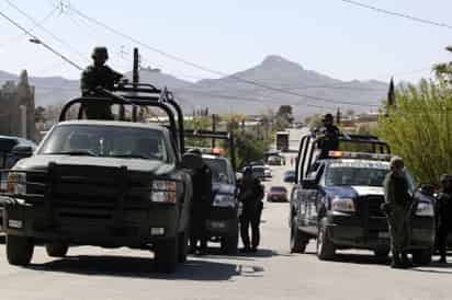Elementos de la Secretaría de la Marina-Armada de México (Semar) catearon hoteles y viviendas de la colonia Industrial en búsqueda de delincuentes y droga. (Archivo)