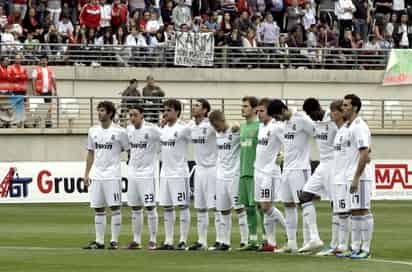 Partido amistoso que se disputó a beneficio de los damnificados del terremoto que se produjo el pasado miércoles en Lorca y que se disputó en el estadio Nueva Condomina ante más de 31.000 espectadores que llenaron sus gradas. (EFE)
