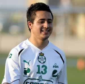 Luego de su paso por San Luis el torneo pasado, el defensa Osmar Mares está de regreso en Santos Laguna, donde espera ganarse un lugar y ayudar al equipo a trascender en el Apertura 2011. (Archivo)