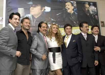 El dueto entre Los Tigres del Norte y Paulina Rubio con la canción 'Golpes en el corazón' sigue a la cabeza de las preferencias radiales.