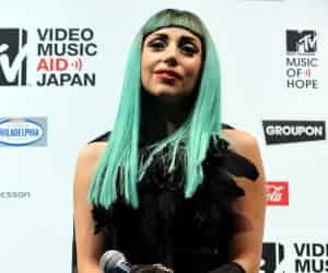 Lady Gaga es considerada una inspiración entre la comunidad LGTB quienes la apoyan constantemente en sus distintas facetas.