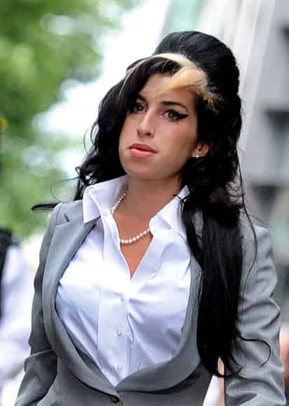 El espíritu de Amy Winehouse se apareció en su funeral, o al menos eso fue lo que sintió su padre Mitch. (EFE)