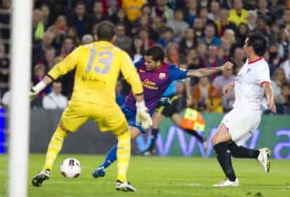 El arquero del Sevilla se convirtió en el héroe del partido al mantener su portería intacta en el mismísimo Camp Nou.