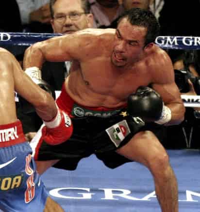 El boxeador mexicano portó el logo del PRI durante su pelea con el filipino Paquiao. (EFE)