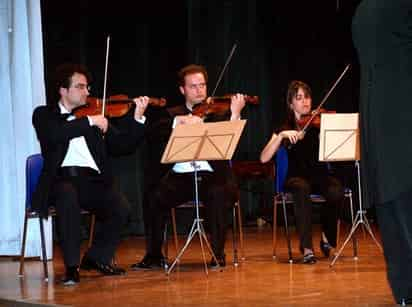 Doble. La orquesta será acompañada por el coro de la UJED.