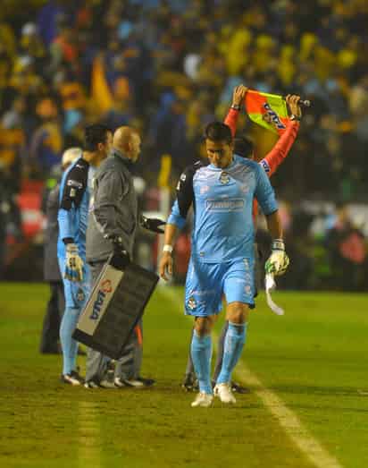 Oswaldo Sánchez no había sido expulsado siendo jugador de Santos Laguna, hasta el domingo en el juego de vuelta de la gran final contra Tigres. Oswaldo Sánchez recibió su primera roja con Guerreros
