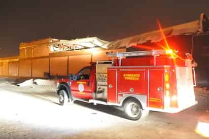 Emergencia. Bomberos de Torreón acudieron al llamado de auxilio.