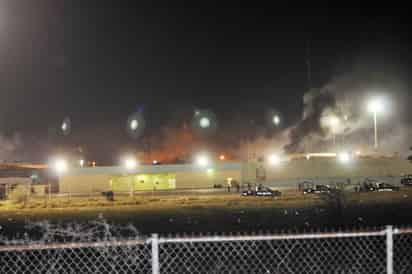 Disturbios.  Reportan detonaciones de arma de fuego y humo dentro de una de las torres del Cereso de Apodaca ayer martes por la tarde en Apodaca, Nuevo León.