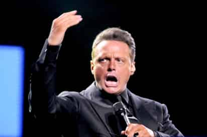 El diario Las Ultimas Noticias tituló Luis Miguel se la sufrió toda, mexicano aleteó por el sonido en su show en Viña, en alusión a las constantes señas a su técnico de audio para que le elevara el nivel de su micrófono y el retorno para escuchar la orquesta.