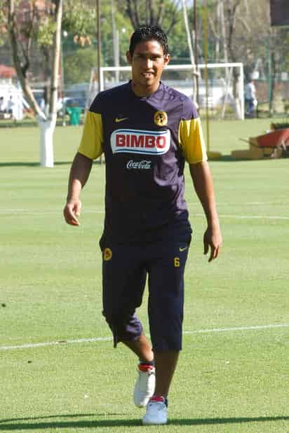  La ruptura de ligamento cruzado anterior de la rodilla derecha que sufrió Juan Carlos Valenzuela, defensa del América, será hasta el próximo jueves cuando se opere de esta lesión. (El Universal)