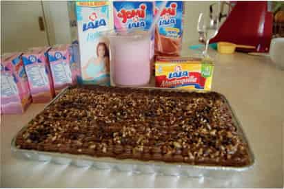 Postre helado de chocolate y Malteada de fresa