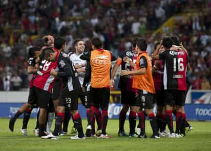 Los Rojinegros del Atlas vencieron al poderoso Monterrey y aseguraron su lugar en la Primera División. (Jam Media)