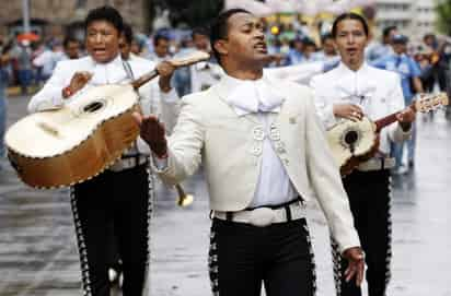 Los mariachis pusieron el broche de oro a la ceremonia de clausura de la sesión en Wall Street con el clásico 'Guadalajara'.