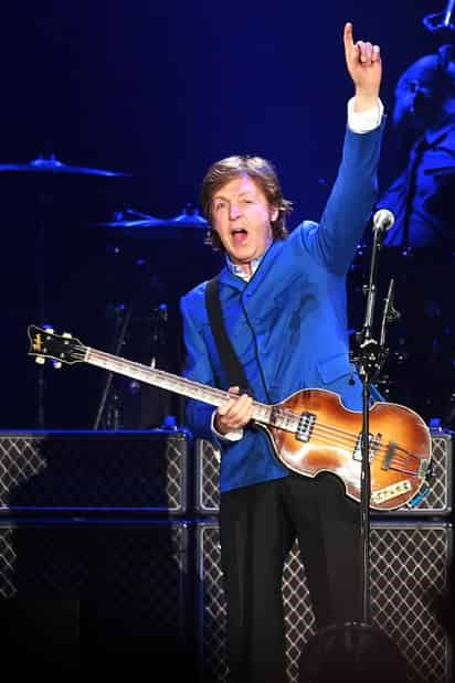 Sir Paul saludó a sus fans con un imponente 'Buenas noches México'.