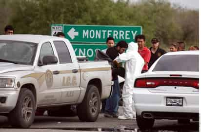 Difícil. Autoridades estatales confirmaron que los cadáveres encontrados en la carretera libre a Reynosa, en Cadereyta, ninguno tiene cabeza, ni pies, ni manos, presuntamente para dificultar su identificación.