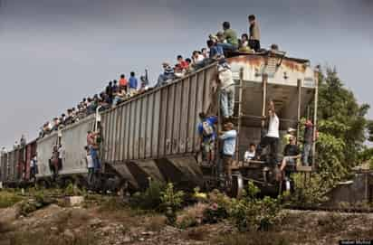 Isabel Muñoz logró capturar con su cámara el viaje de los migrantes en 'el tren de la muerte'. CORTESÍA