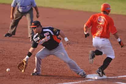 Vaqueros Laguna derrotó ayer a los Tigres de Quintana Roo para quedarse con la serie en el Estadio de la Revolución, ante la algarabía de sus aficionados. (Fotografía de Ramón Sotomayor)