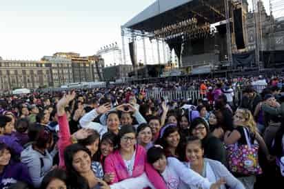 La Plaza de la Constitución ya cuenta con alrededor de 53 mil personas. (El Universal)