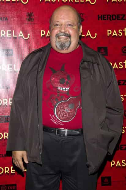 Adiós.Ayer por la mañana, a las 8:15 horas y luego de un mes de pelea por su vida, el actor Carlos Cobos falleció en un hospital de la Ciudad de México, se dice que por causas naturales.