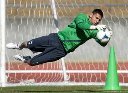 Jonathan Orozco reconoce que por ahora su carrera está unida al Monterrey. (Archivo)