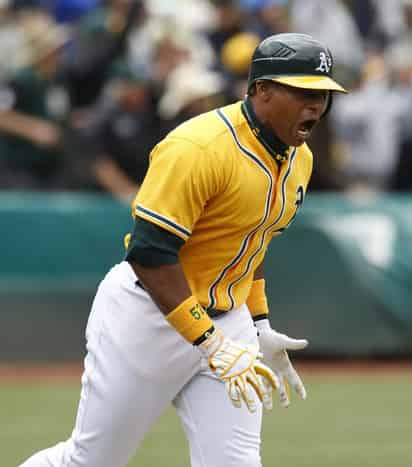 Jugador de los Atléticos, Yoenis Cespedes, celebra. (EFE)