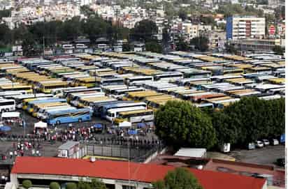 Van por EPN. 17 gobernadores acudieron al mitin.