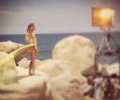 El clip fue grabado en la playa.