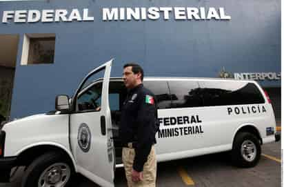 PFM. A los elementos de la Policía Ministerial, indicó, se les entregarán en las próximas semanas los nuevos uniformes que contendrán el nombre de la Policía Federal Ministerial y el logotipo que se diseñó.