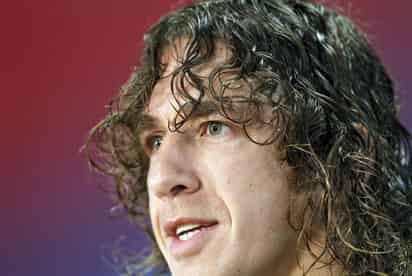 Carles Puyol, defensa del Barcelona, ha dejado serias dudas sobre si podrá jugar la vuelta de la Supercopa en el “Santiago Bernabéu” ante el Real Madrid. (Archivo)