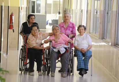 En el Día del Abuelo se busca hacer un llamado para no abandonar a estas personas tan importantes en nuestras vidas. ERICK SOTOMAYOR / EL SIGLO DE TORREÓN