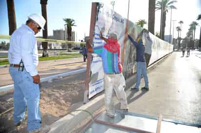 Despejada. Poco a poco se fueron retirando las láminas, soldadas hace más de dos años para proteger  la obra de la Plaza Mayor dentro del complejo de la Gran Plaza.