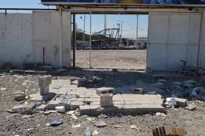 Destrucción.Así quedó la barda derrumbada después de que no se permitió el acceso a las personas.