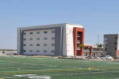 Sin notificación. Alumnos de la UAD seguirán pagando sus colegiaturas en el banco.